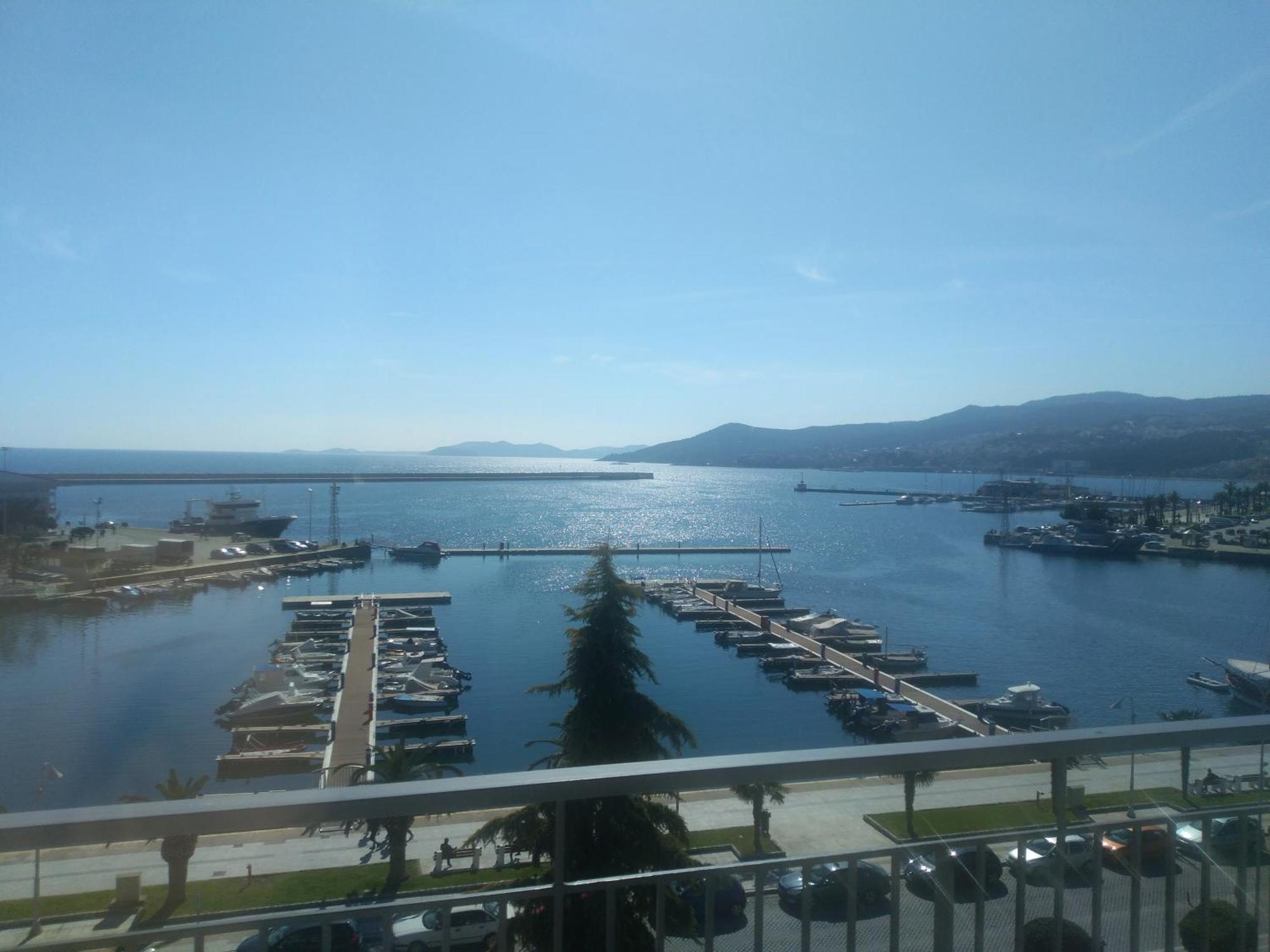 Jetties & Moorings Central Apt Apartment Кавала Екстериор снимка